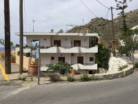 2017-04-10 12-09-32 3cb255d8  entering the town - 6 hour wait ahead of us